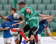 完美竞技平台官方网站-冲刺阶段突围战来临；休斯敦火箭围绕法国杯调整名单；气氛紧张；团队化学反应显著